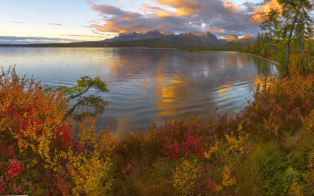 Lake mountains autumn sunset forest free wallpaper - medium preview image