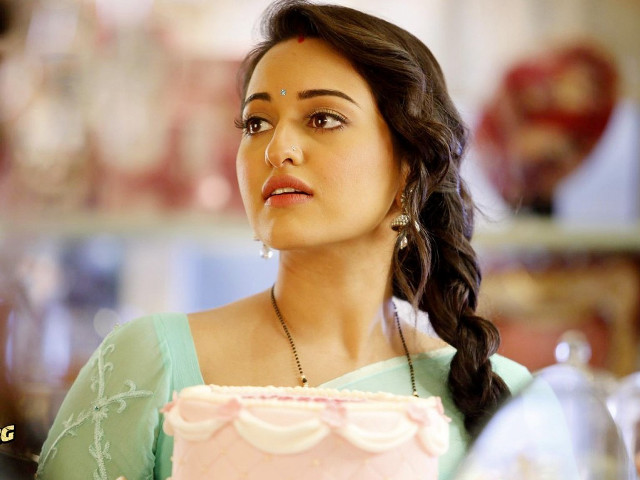 Woman green dress pink cake free wallpaper - medium preview image