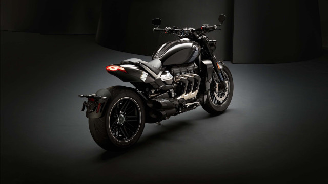 Motorcycle dark room digital rendering free wallpaper - medium preview image