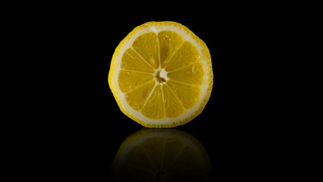 Half lemon reflection black background free wallpaper - medium preview image