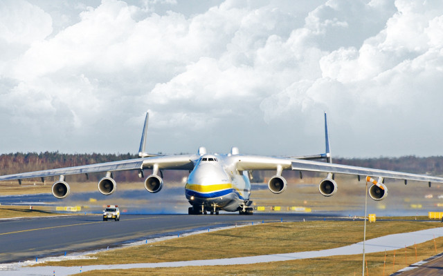 Jetliner takeoff truck plane background free wallpaper - medium preview image