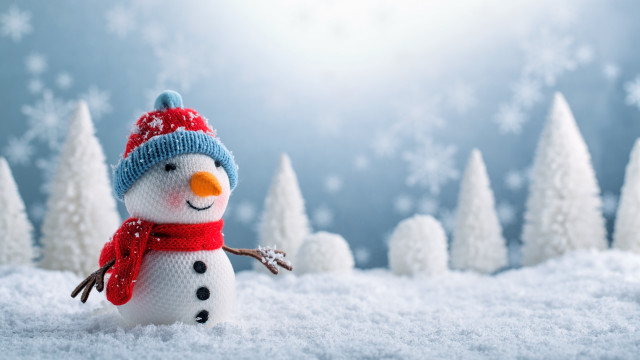 Snowman red scarf blue hat free wallpaper - medium preview image