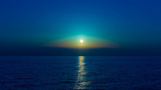 Bright orange sun night ocean free wallpaper - medium preview image