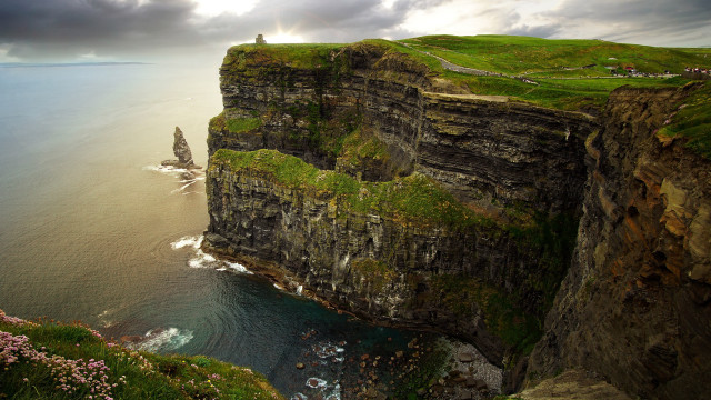 Cliff lighthouse ocean grassy hill free wallpaper - medium preview image