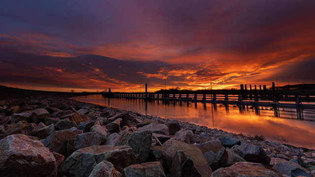 Sunset water rocks dock red free wallpaper - medium preview image