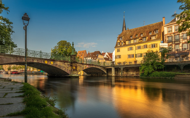 Bridge river buildings lamp post free wallpaper - medium preview image