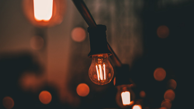 Light bulb ceiling bokeh moon free wallpaper - medium preview image
