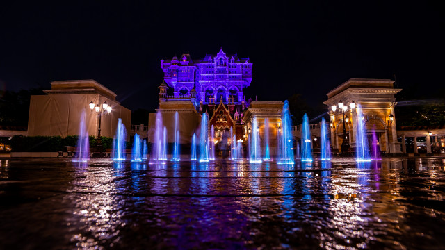 Fountain cityscape night ferriswheel reflection free wallpaper - medium preview image
