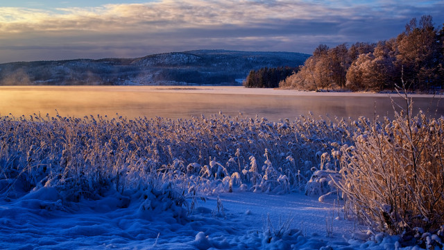 Snowy lake mountain foggy sky free wallpaper - medium preview image
