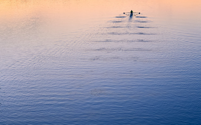Lake sunset rowing boat tranquil free wallpaper - medium preview image
