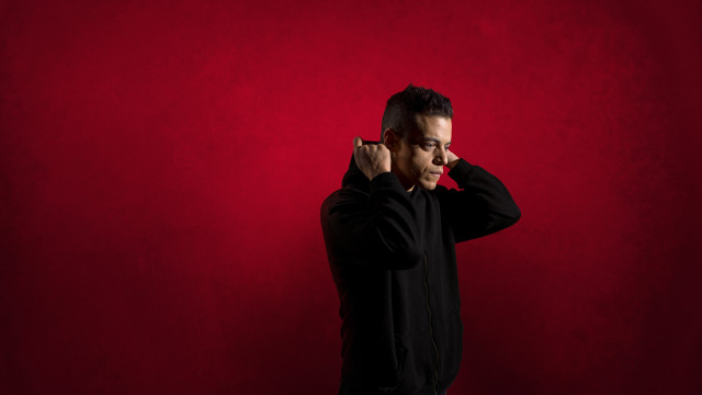 Chafik charobim red background formal free wallpaper - medium preview image