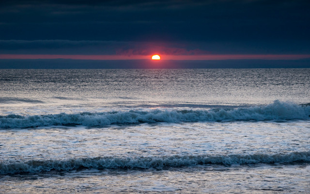 Sunset ocean waves red sun free wallpaper - medium preview image