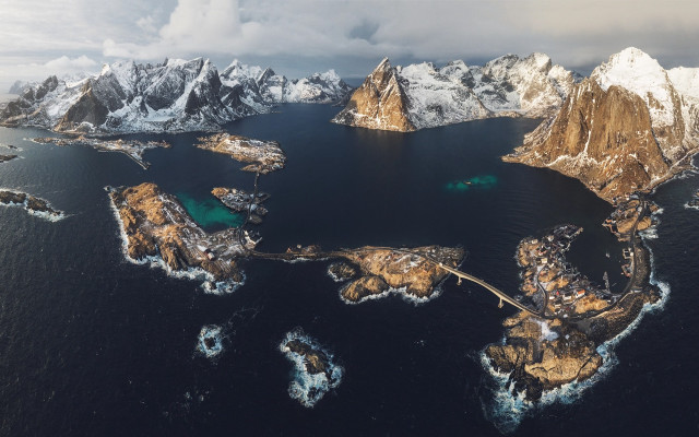 Large water mountains snow aurora free wallpaper - medium preview image