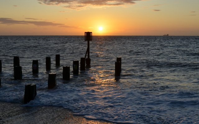 Sunset ocean pier boat sky free wallpaper - medium preview image
