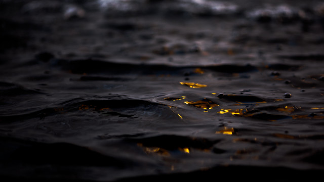 Water yellow light bioluminescence holography free wallpaper - medium preview image