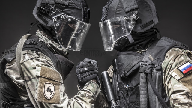 Soldiers gear guns protective black free wallpaper - medium preview image