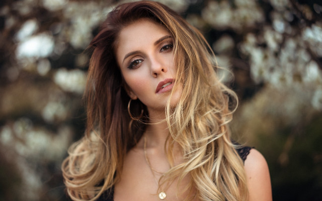 Aramenta blonde longhair necklace profile free wallpaper - medium preview image
