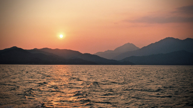 Sunset mountains water boat paddle free wallpaper - medium preview image