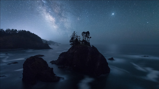 Night sky milky way rocky free wallpaper - medium preview image