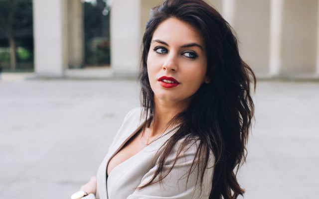 Adrienn henczné deák red lipstick #2 free wallpaper - medium preview image