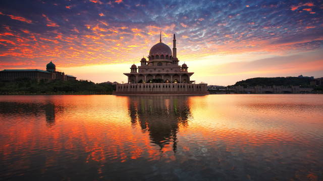 Lake building sunset reflection cloudy free wallpaper - medium preview image