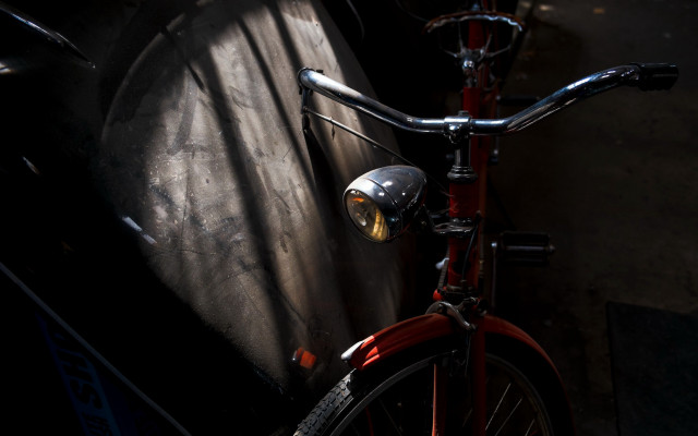 Red bike wall window front free wallpaper - medium preview image
