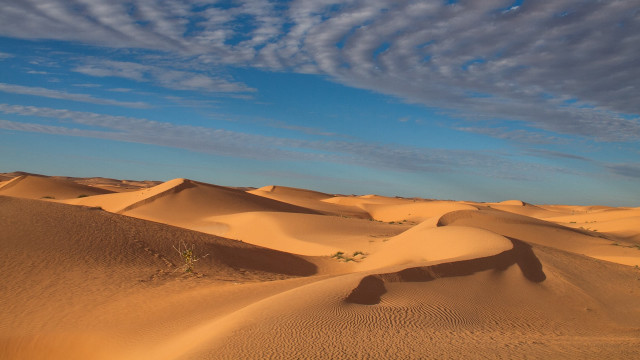 Desert clouds sand dunes mountains free wallpaper - medium preview image