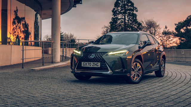 Grey suv building sunset autumn free wallpaper for desktop - medium preview image