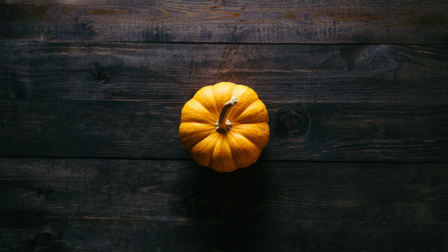 Small pumpkin wooden table knife free wallpaper - medium preview image