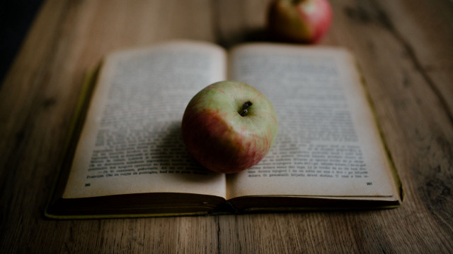 Apple book table another illustration free wallpaper - medium preview image