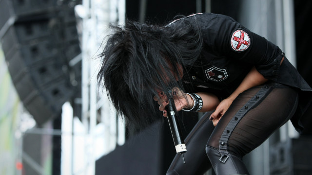 Gothic woman microphone stage black free wallpaper - medium preview image