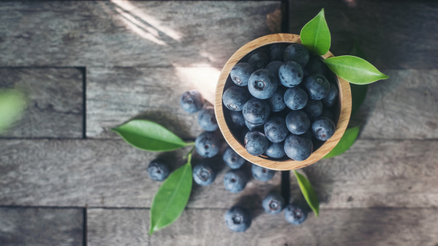 Wooden bowl blueberries wood table free wallpaper - medium preview image