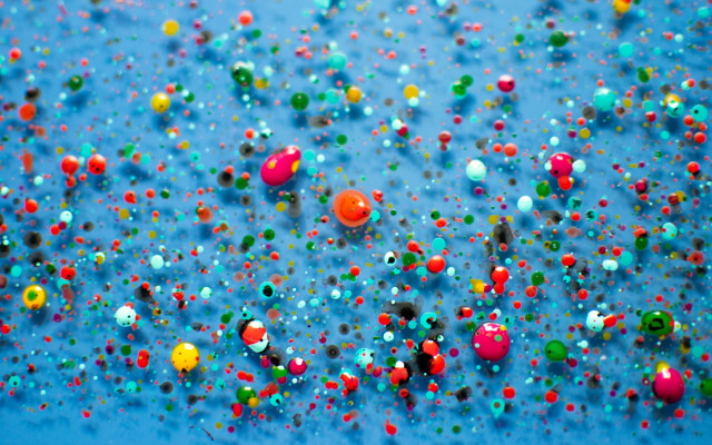 Blue background colored balls confetti free wallpaper - medium preview image