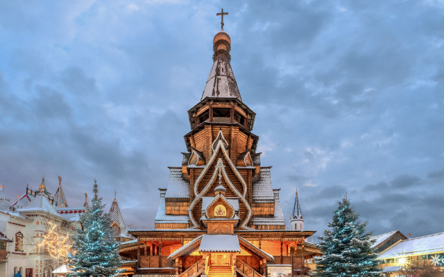 Church steeple clock tower snow free wallpaper - medium preview image