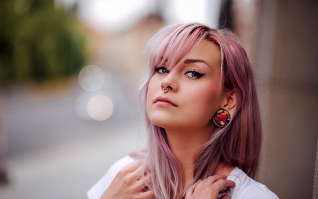 Pink hair portrait city bokeh free wallpaper - medium preview image