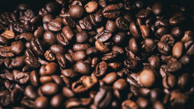 Coffee beans table neoplasticism shallow free wallpaper - medium preview image