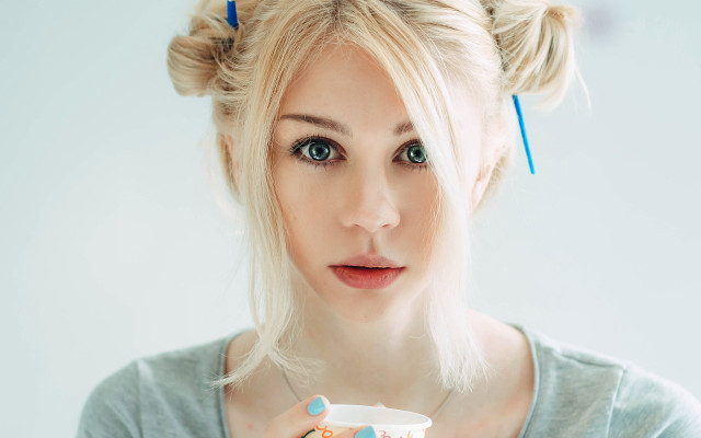 Alice prin coffee blue ribbon free wallpaper - medium preview image