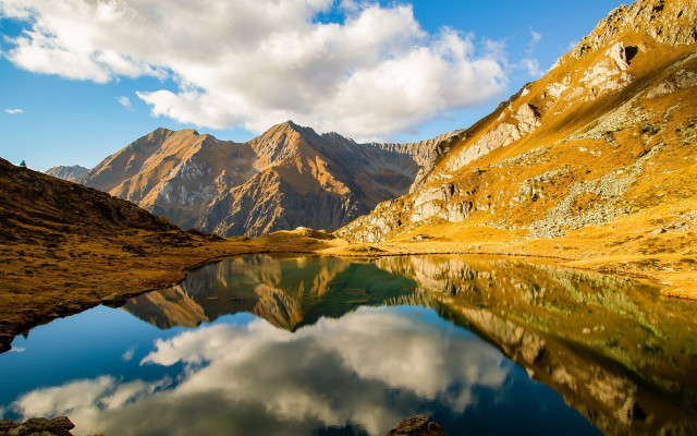 Mountain lake landscape beach city free wallpaper - medium preview image