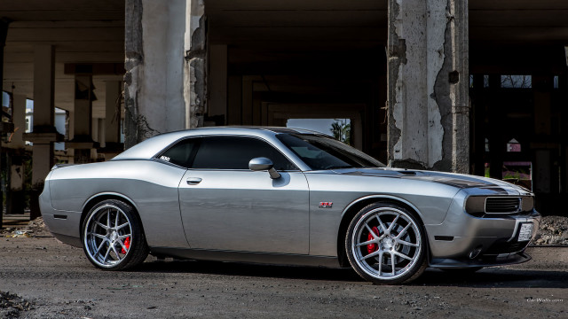 Silver car parked building columns free wallpaper - medium preview image
