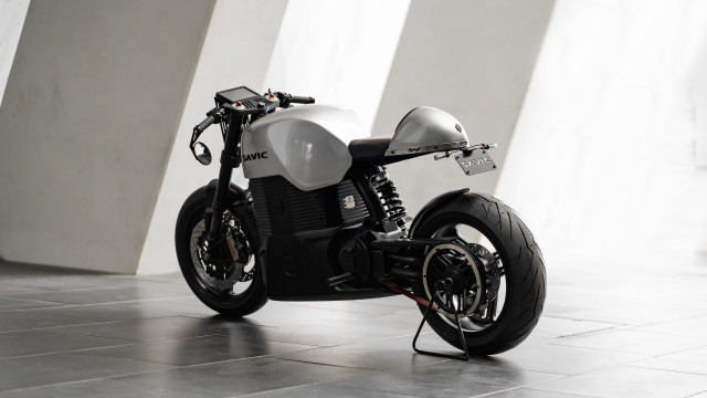 White motorcycle cybernetics panfuturism dahlov free wallpaper - medium preview image