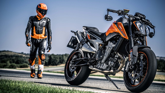 Man motorcycle police helmet jigsaw free wallpaper - medium preview image