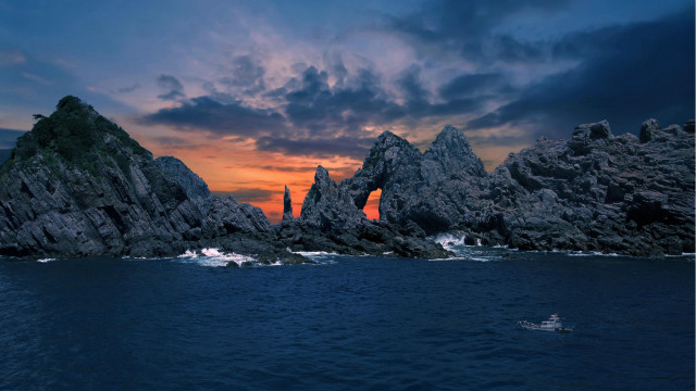 Large rock formation ocean sunset free wallpaper - medium preview image