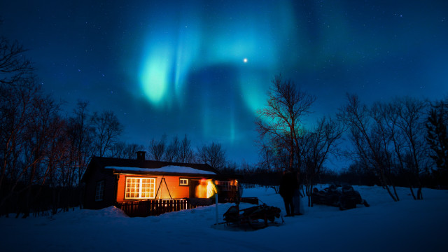 Cabin green aurora snow night free wallpaper - medium preview image