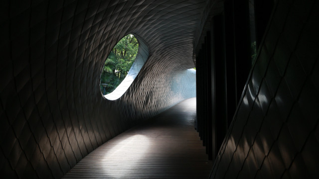 Tunnel light end abstract sculpture free wallpaper - medium preview image