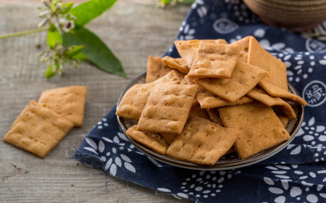 Bowl crackers blue napkin flower free wallpaper - medium preview image