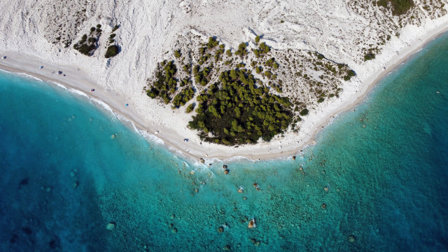 Aerial beach island people ocean free wallpaper - medium preview image