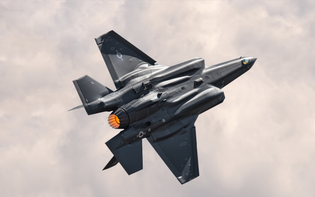 Fighter jet cloudy sky light free wallpaper - medium preview image