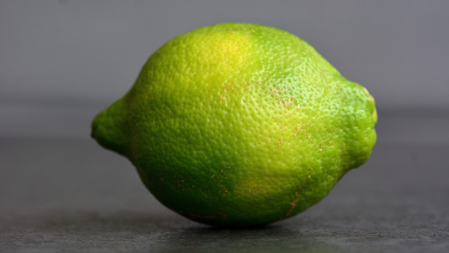 Lime table gray background reflection free wallpaper - medium preview image