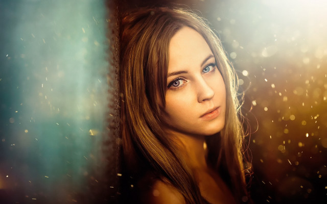 Blue eyes woman bokeh light free wallpaper - medium preview image
