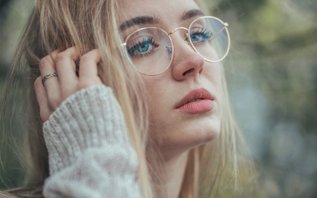 Eszter mattioni glasses serious portrait free wallpaper - medium preview image